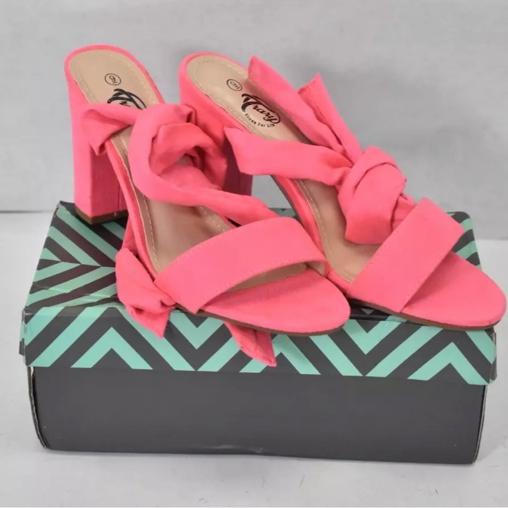 Women’s size 8 Trary BNIB velour pink lace up block heels!